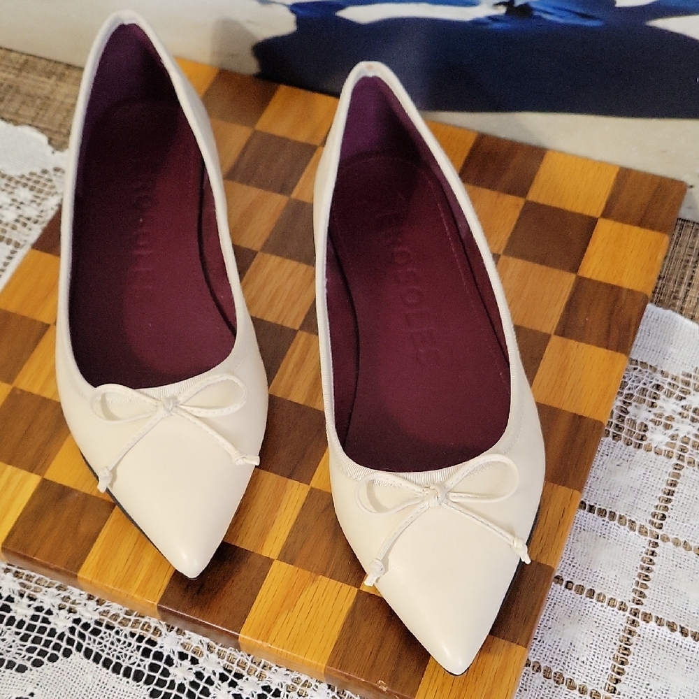 AEROSOLES Cream Flats with Bow